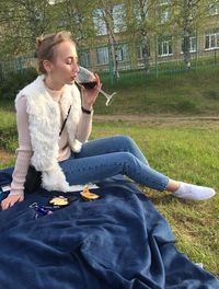 Full length of woman sitting on grass