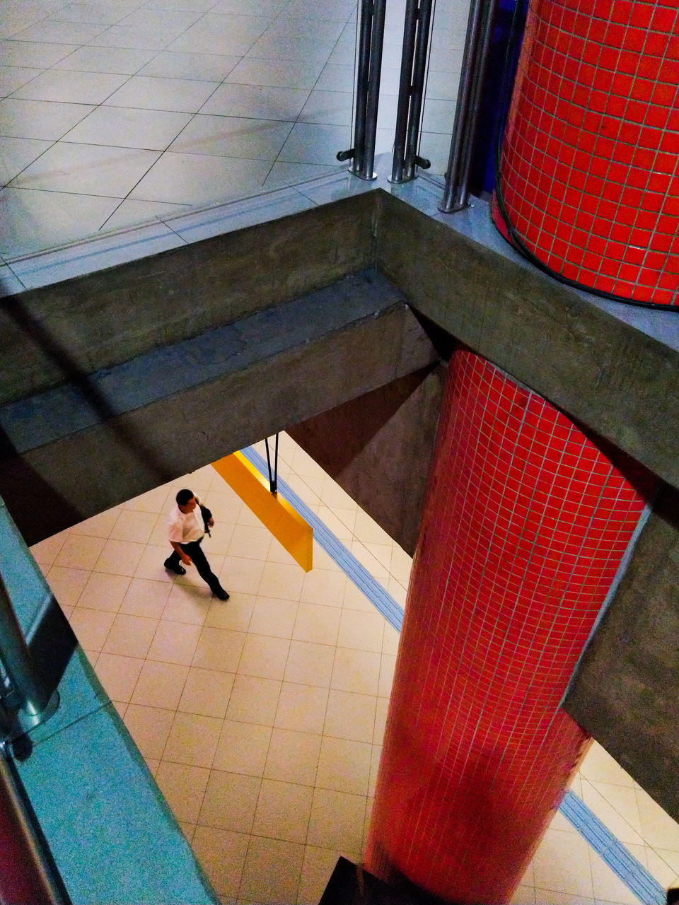 HIGH ANGLE VIEW OF COUPLE WALKING ON STAIRCASE