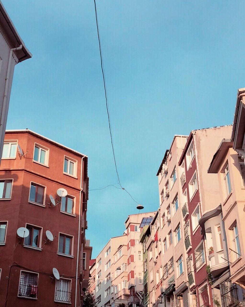 LOW ANGLE VIEW OF BUILDINGS AGAINST CLEAR SKY