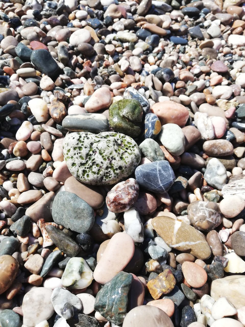 HIGH ANGLE VIEW OF STONES AT BEACH