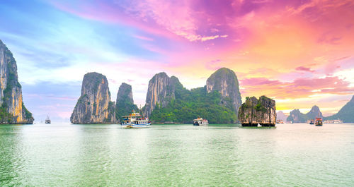 Panoramic view of bay against sky