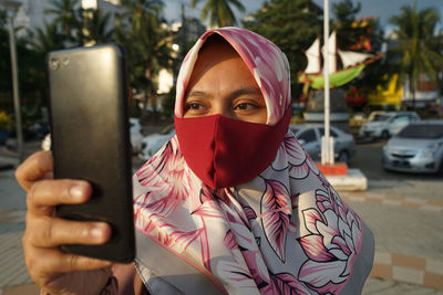 A woman is photographing the evening atmosphere