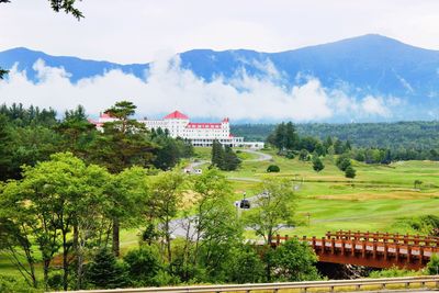 Omni mount washington resort against mountains in foggy weather