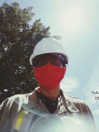 Portrait of man wearing sunglasses against sky