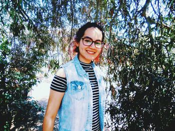 Portrait of young woman wearing sunglasses against sky