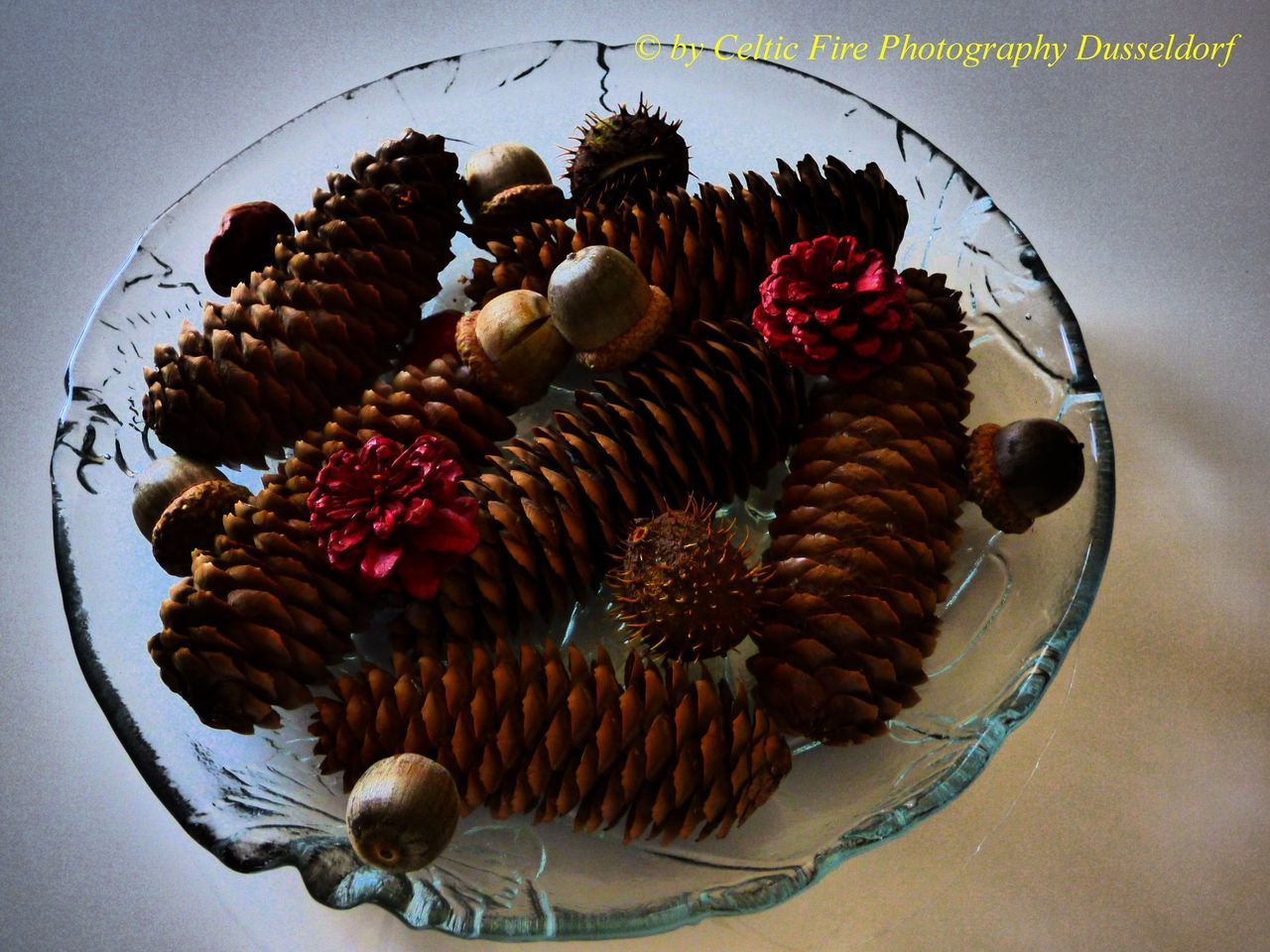 HIGH ANGLE VIEW OF DESSERT IN BASKET