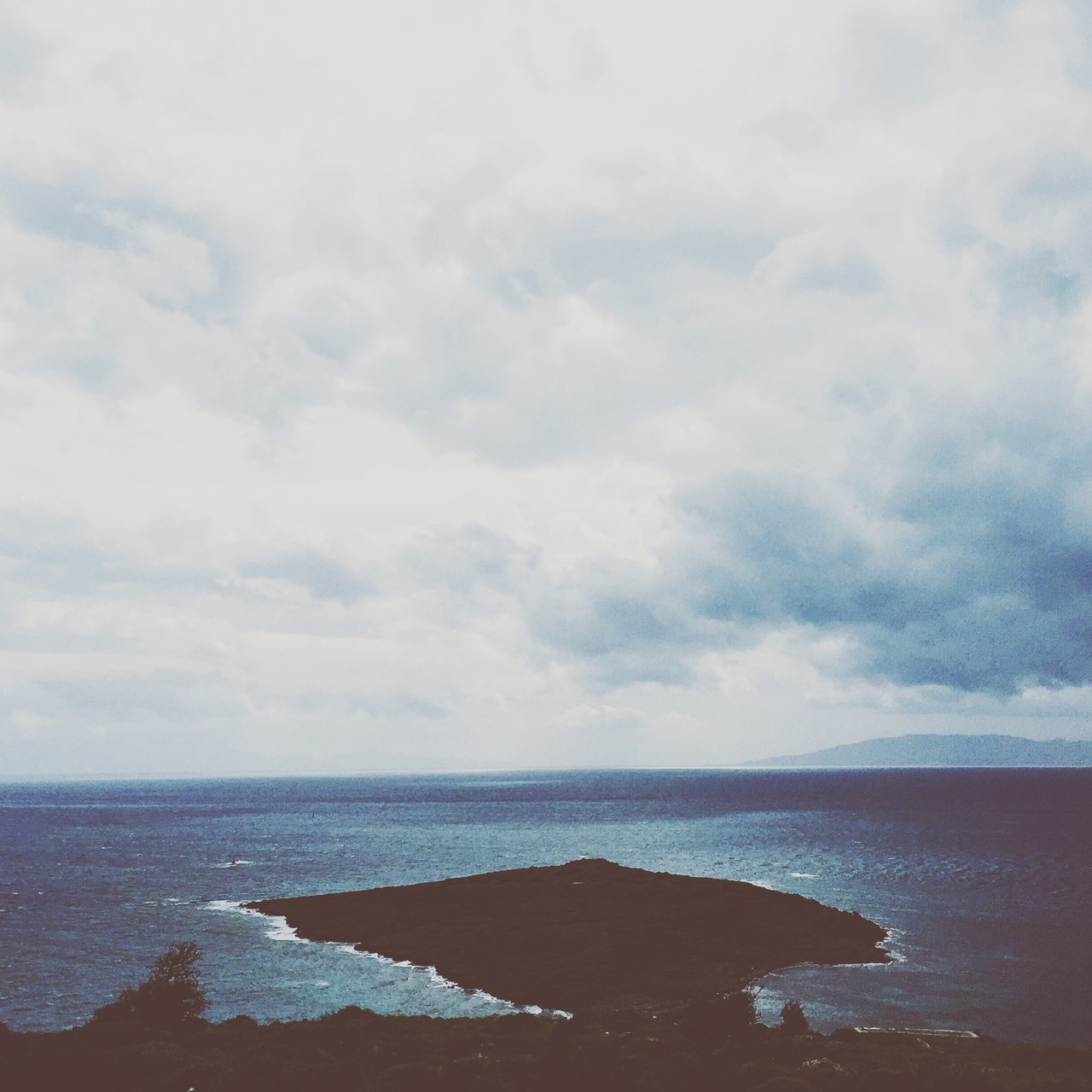 sea, water, horizon over water, sky, tranquil scene, scenics, tranquility, beach, cloud - sky, beauty in nature, shore, cloudy, nature, idyllic, cloud, coastline, overcast, day, outdoors, remote