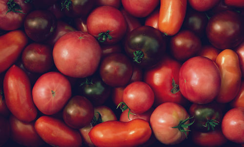 Full frame shot of tomatoes in market