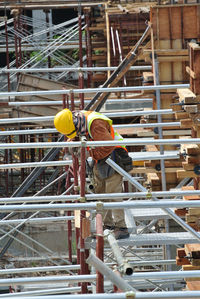 People working in shopping cart