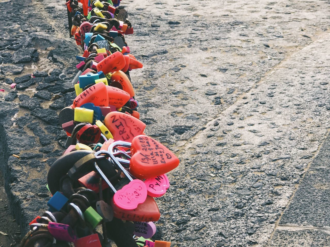 HIGH ANGLE VIEW OF PADLOCKS ON ROCKS