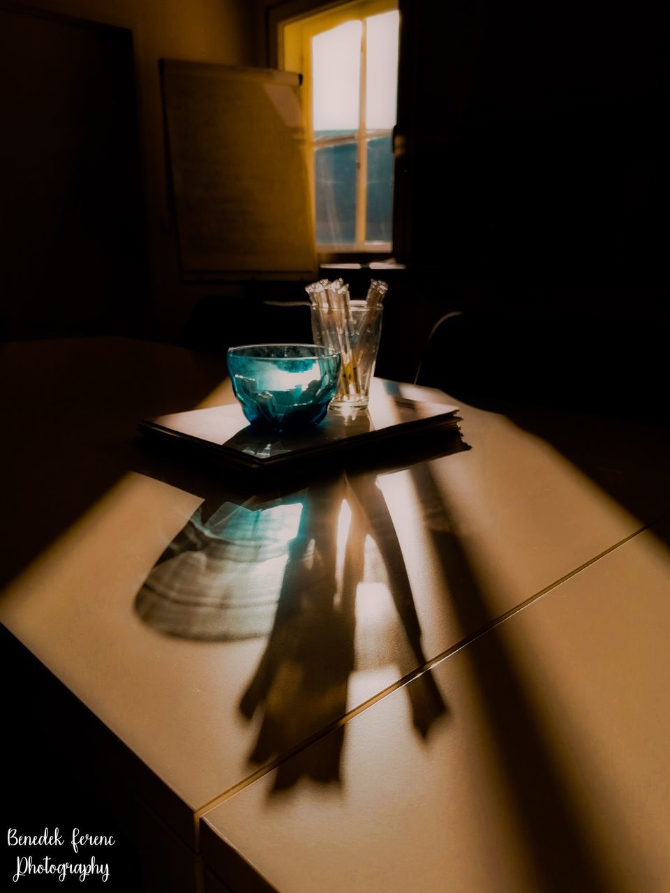 CLOSE-UP OF GLASS GLASSES ON TABLE