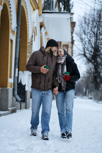 Winter date ideas to cozy up. cheap first-date ideas for winter love dating outdoors. cold season