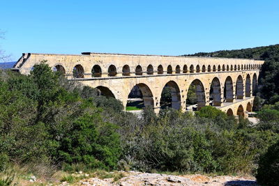 Arch bridge against clear sky