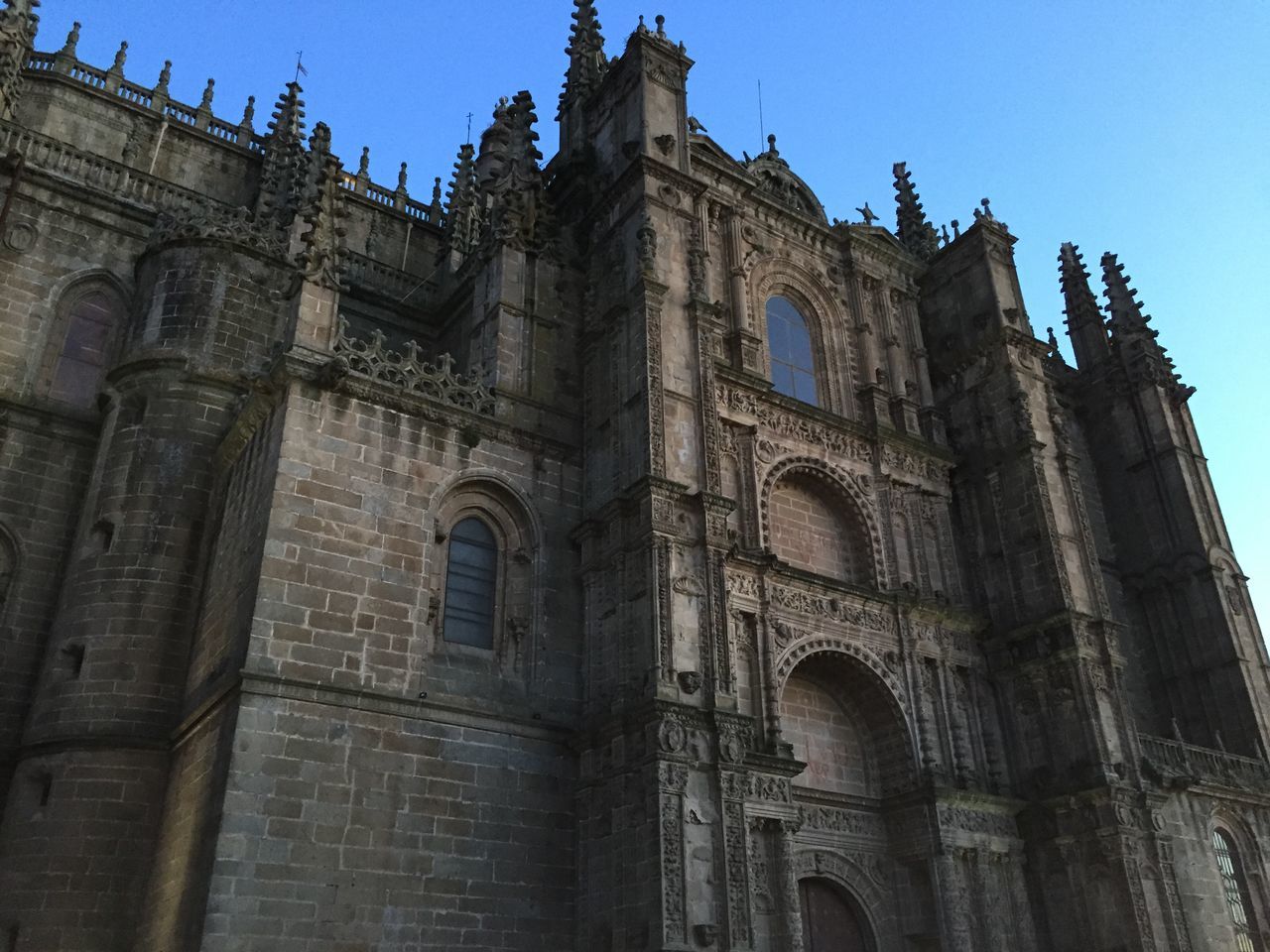 architecture, built structure, building exterior, low angle view, history, famous place, religion, travel destinations, church, place of worship, tourism, cathedral, travel, clear sky, spirituality, international landmark, old, capital cities