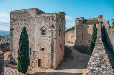 Low angle view of old ruins against sky