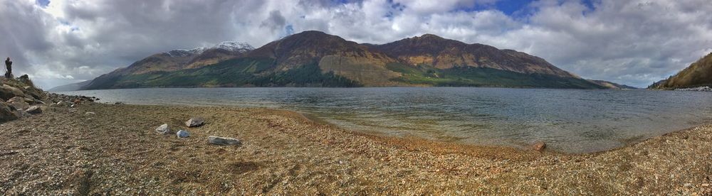 Panoramic view of lake and mountains against sky