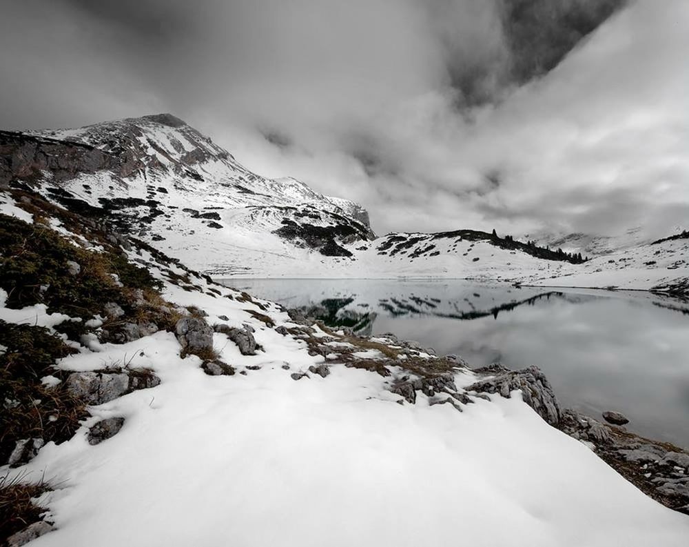 snow, winter, cold temperature, season, weather, mountain, tranquil scene, covering, tranquility, scenics, sky, snowcapped mountain, beauty in nature, frozen, mountain range, nature, cloud - sky, landscape, snow covered, cloudy