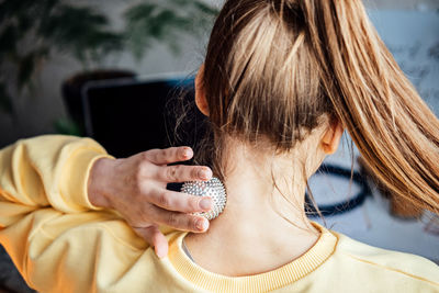 Head and neck massage acupuncture su jok ball against osteochondrosis. sujok, su jok, su-jok