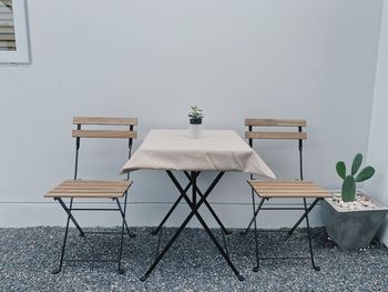 Empty chairs and table against wall at home