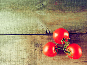 Directly above shot of tomatoes on wooden table