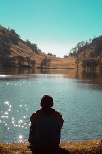 Enjoy the beauty of ranu kumbolo lake, mount semeru, indonesia