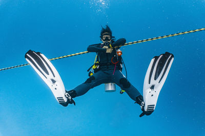 Diver waiting at the mandatory safety stop in 5m depth