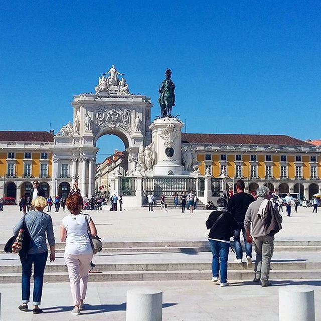 architecture, large group of people, built structure, clear sky, building exterior, person, tourist, blue, men, tourism, famous place, travel destinations, walking, travel, history, lifestyles, copy space, leisure activity, mixed age range