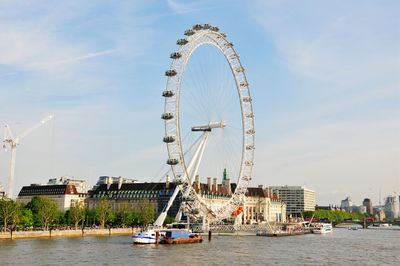 Photo of london eye ferris wheel on the thames river in london, england