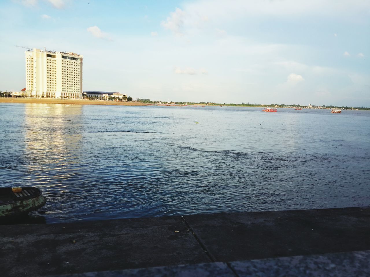 water, sea, sky, built structure, building exterior, architecture, rippled, city, cloud - sky, waterfront, pier, scenics, tranquility, tranquil scene, day, nature, river, cloud, outdoors, incidental people