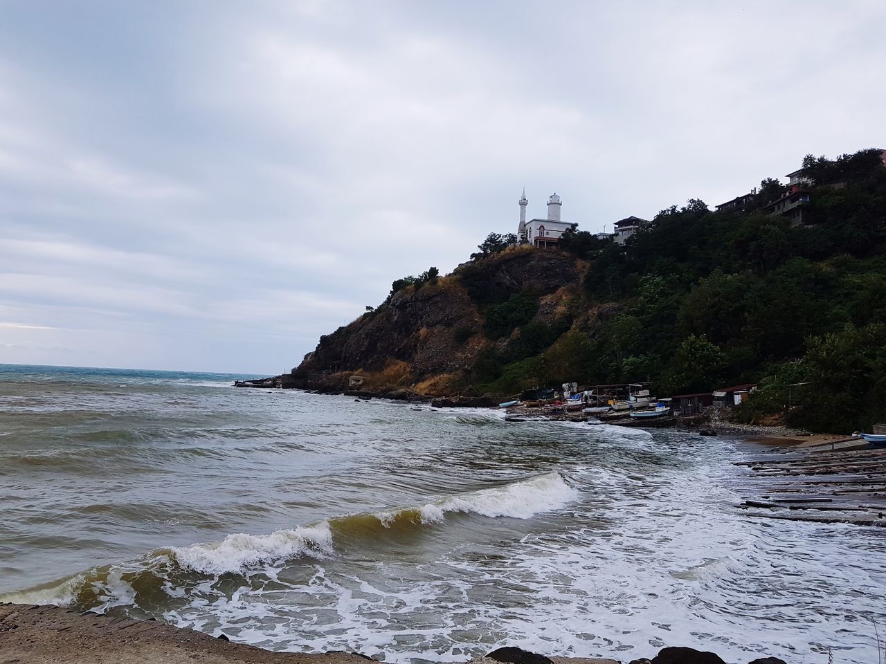 VIEW OF LIGHTHOUSE AT SEA