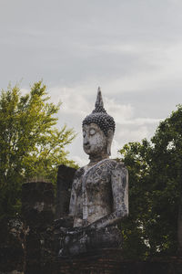 Statue of buddha temple against sky