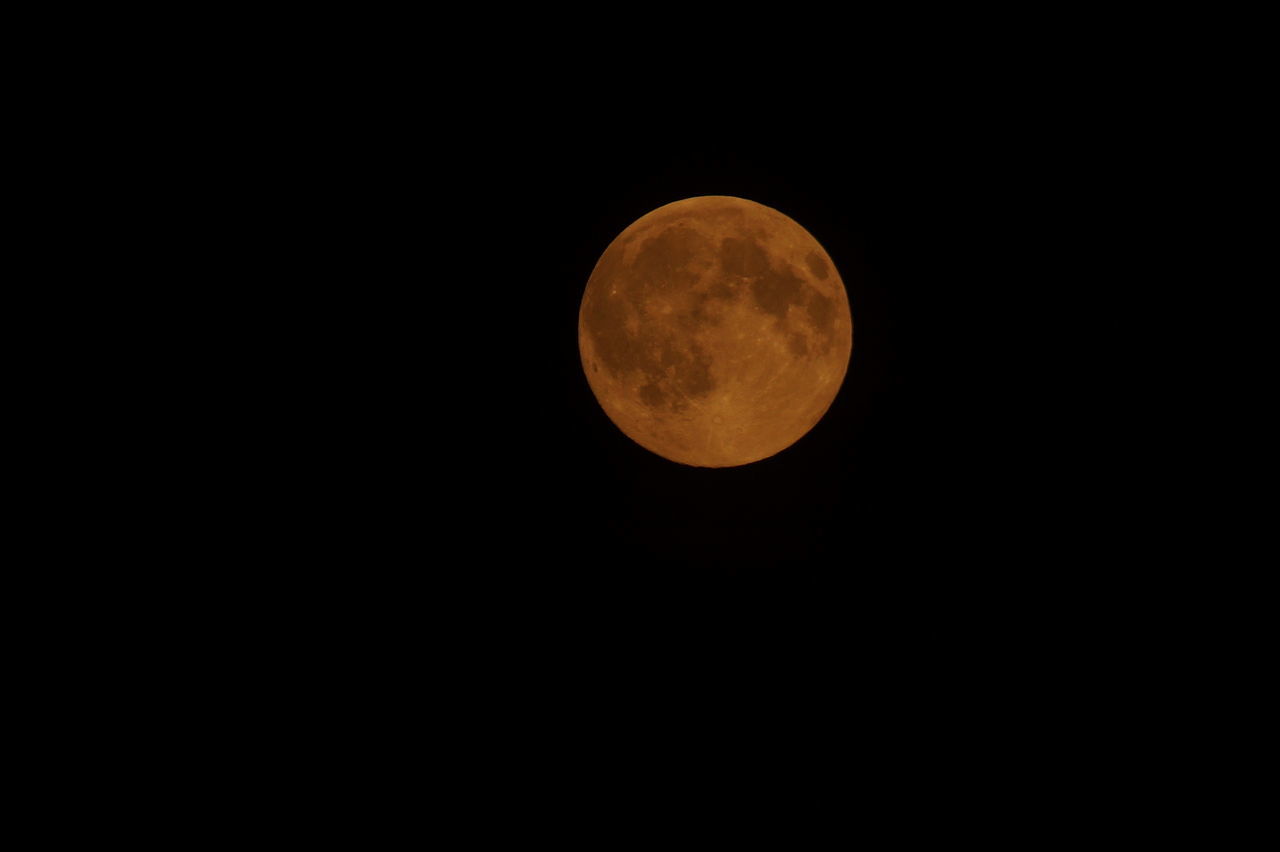 moon, beauty in nature, astronomy, nature, night, moon surface, scenics, circle, planetary moon, tranquil scene, tranquility, idyllic, low angle view, no people, outdoors, clear sky, space, sky