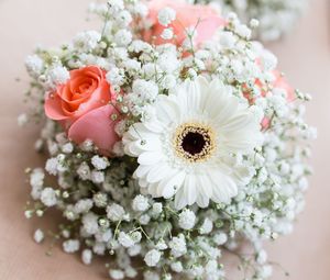 Close-up of white rose bouquet