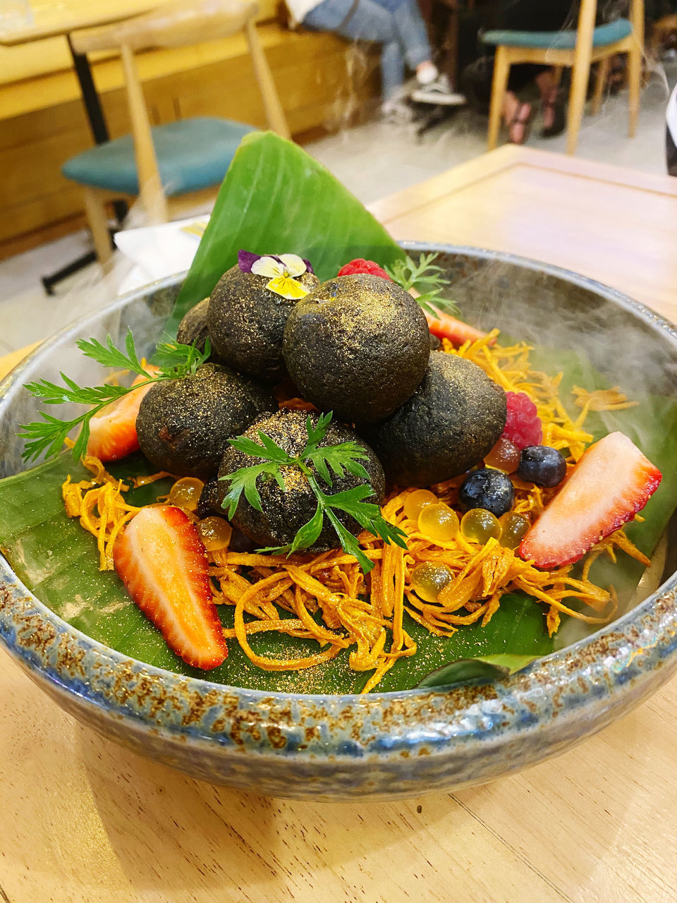 HIGH ANGLE VIEW OF FRUITS IN PLATE