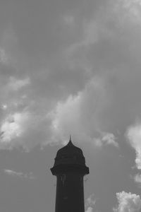 Low angle view of cloudy sky