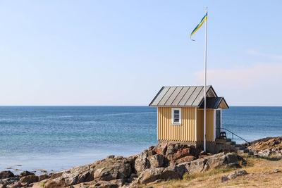 Lifeguard hut on beach against clear sky
