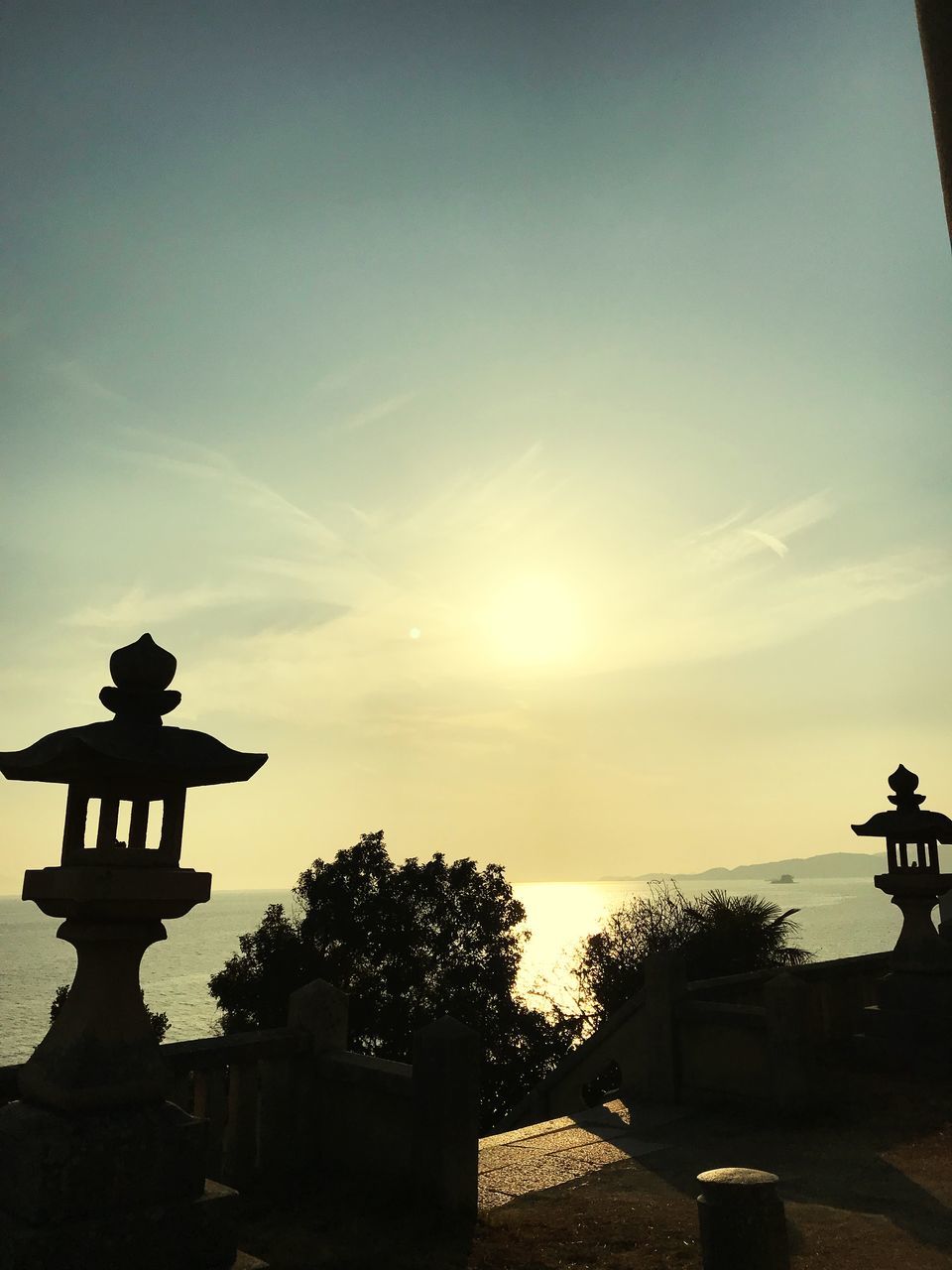 SILHOUETTE STATUE AGAINST CLEAR SKY