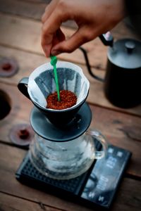 The process of making v60 uses canned coffee beans from west java