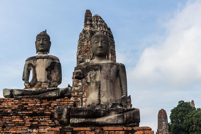 Statue of historic building against sky