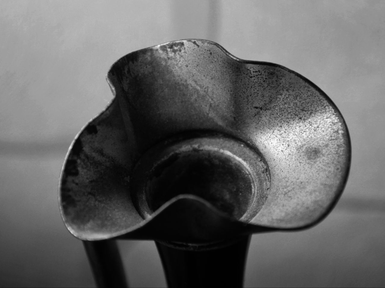 black, black and white, monochrome, monochrome photography, close-up, white, iron, still life photography, no people, macro photography, darkness, light, indoors, metal, sculpture, single object
