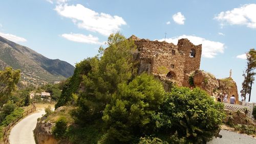 Old ruin building against sky