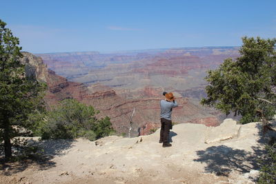 Grand canyon. arizona united states. photographer taking a picture.