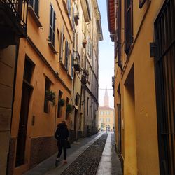 Narrow alley in city