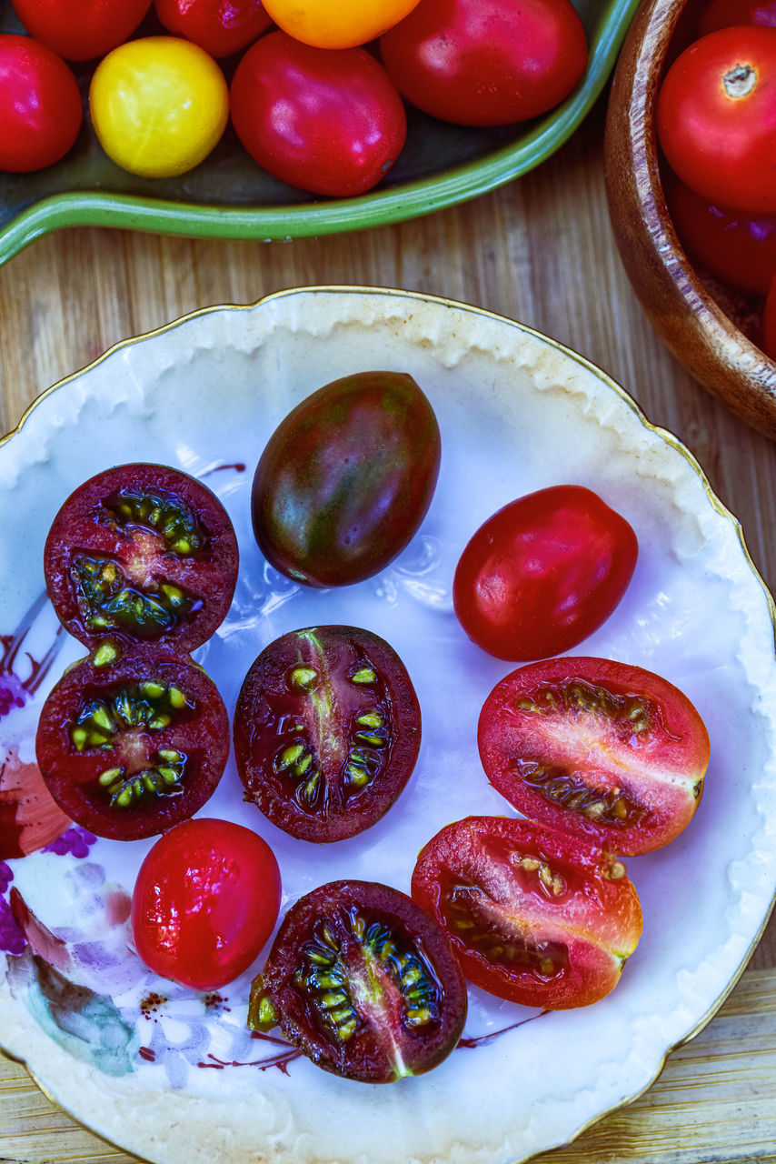 HIGH ANGLE VIEW OF FRUITS ON TABLE