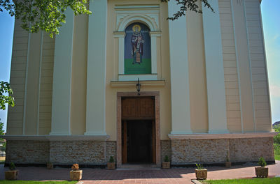 Exterior of temple against building