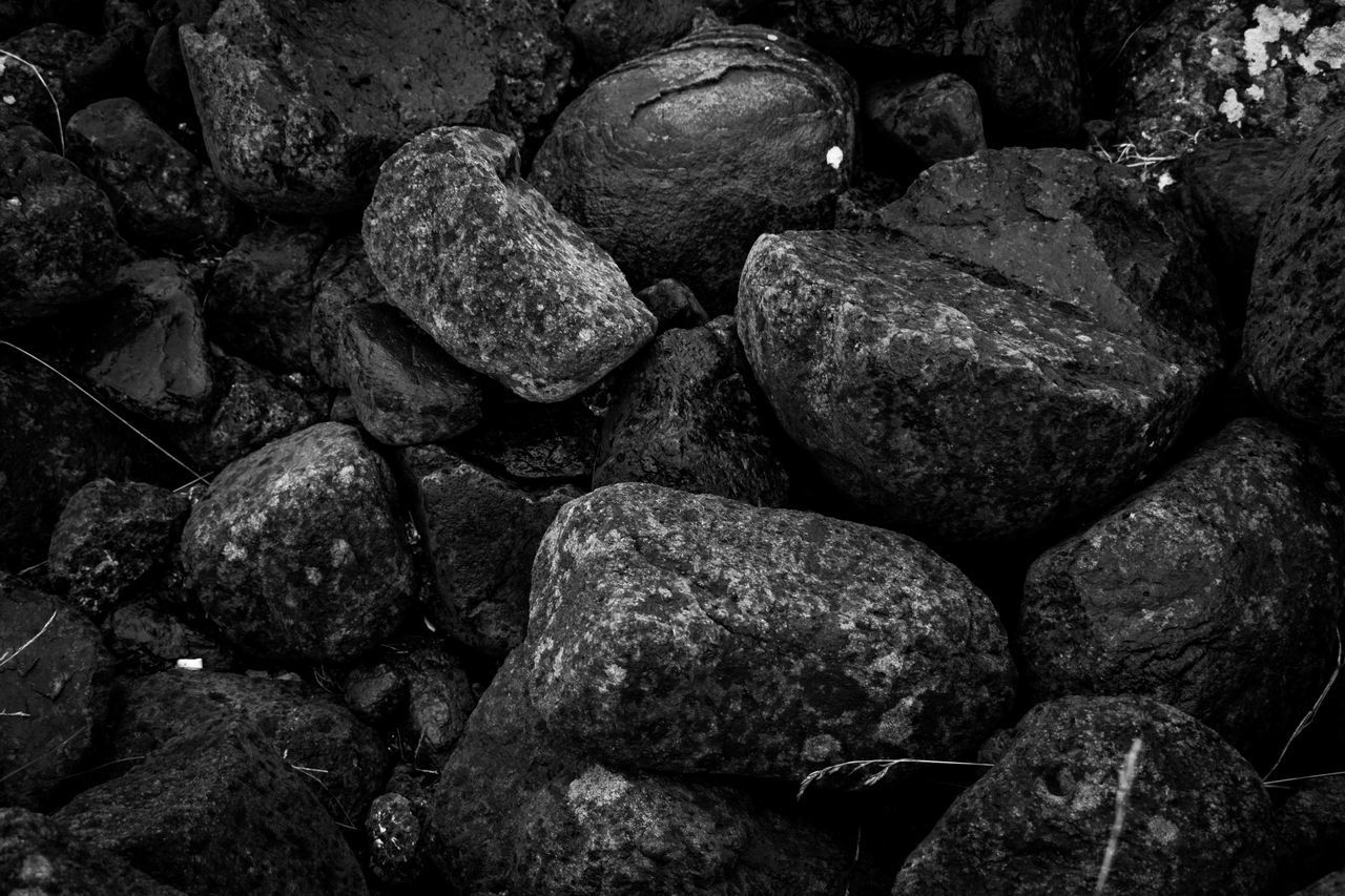 FULL FRAME SHOT OF ROCKS ON PEBBLES