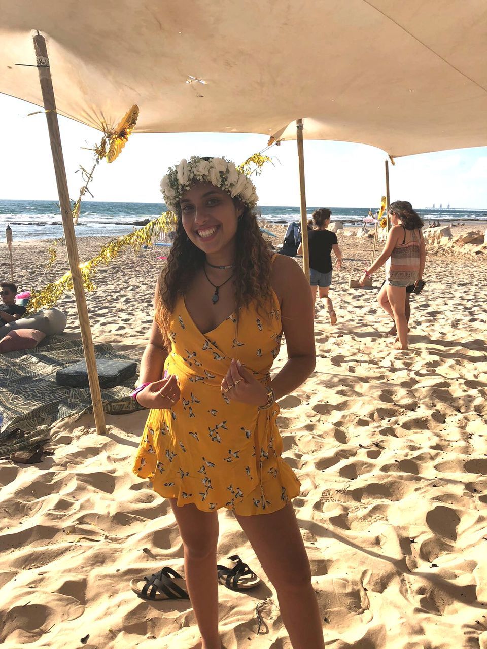 land, beach, leisure activity, real people, looking at camera, sea, water, front view, lifestyles, standing, portrait, nature, sunlight, sand, people, young adult, young women, women, clothing, day, fashion, hairstyle, outdoors, beautiful woman, horizon over water