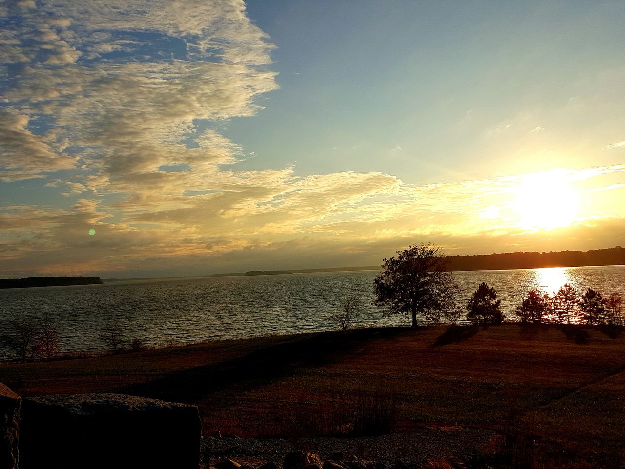 water, tranquil scene, scenics, sun, sunset, sea, tranquility, beauty in nature, sky, horizon over water, nature, idyllic, sunlight, beach, reflection, sunbeam, shore, cloud - sky, non-urban scene, outdoors