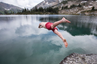 Man jumps into alpine lake