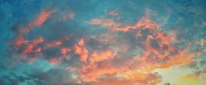 Low angle view of cloudy sky